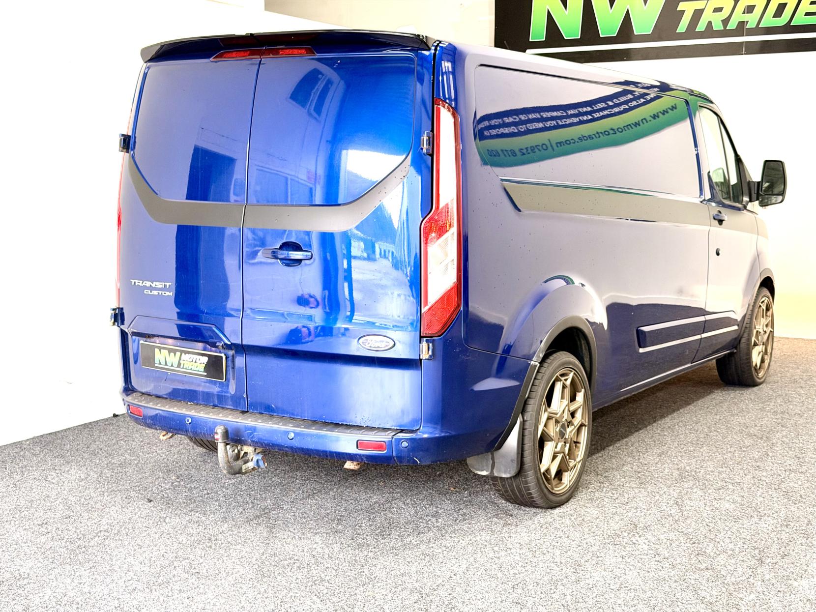 Ford Transit Custom 2.0 TDCi 290 Limited Panel Van 5dr Diesel Manual L1 H1 (171 g/km, 168 bhp)