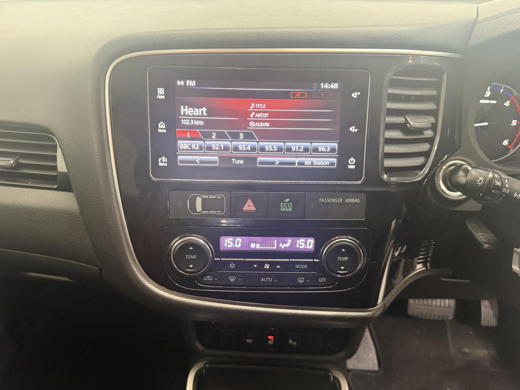 Mitsubishi Outlander 2.2 DI-D 4 SUV 5dr Diesel Auto 4WD Euro 6 (147 ps)