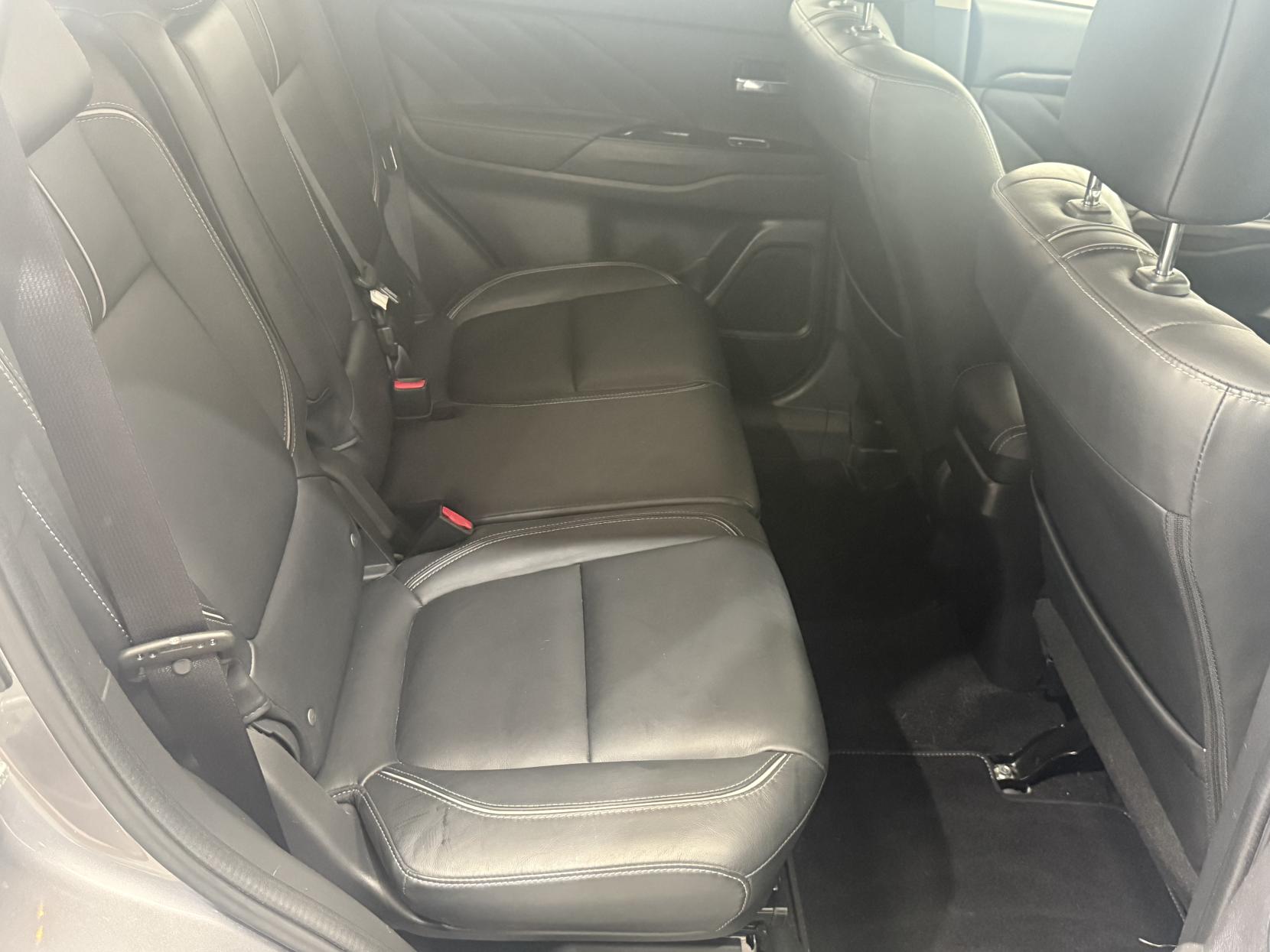 Mitsubishi Outlander 2.2 DI-D 4 SUV 5dr Diesel Auto 4WD Euro 6 (147 ps)