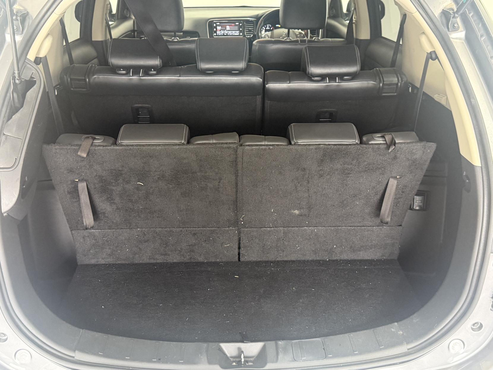 Mitsubishi Outlander 2.2 DI-D 4 SUV 5dr Diesel Auto 4WD Euro 6 (147 ps)