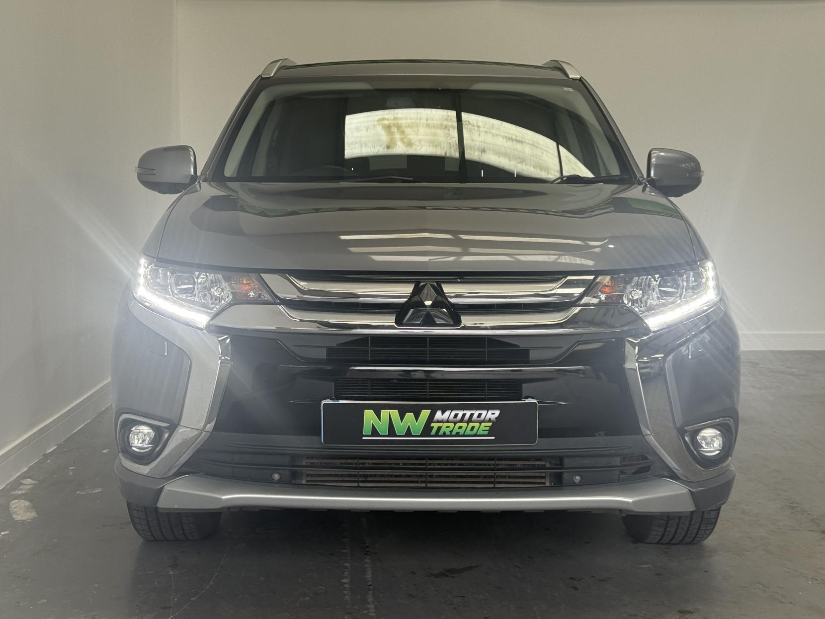 Mitsubishi Outlander 2.2 DI-D 4 SUV 5dr Diesel Auto 4WD Euro 6 (147 ps)