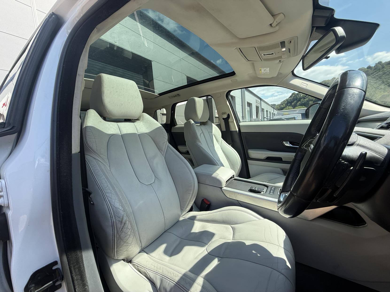 Land Rover Range Rover Evoque 2.2 SD4 Pure Tech SUV 5dr Diesel Manual 4WD Euro 5 (s/s) (190 ps)