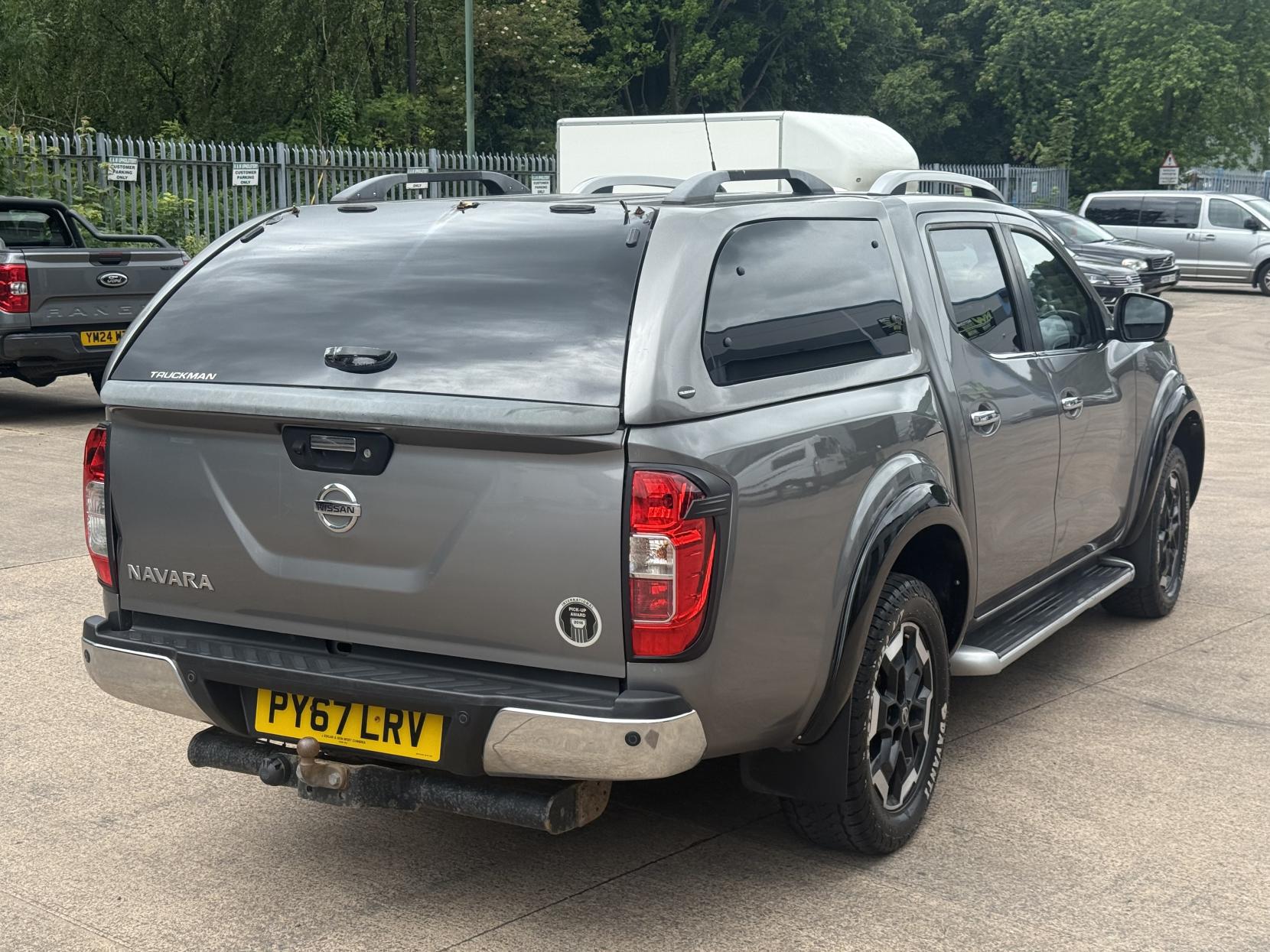 Nissan Navara 2.3 dCi Tekna Pickup Double Cab 4dr Diesel Manual 4WD Euro 6 (s/s) (190 ps)