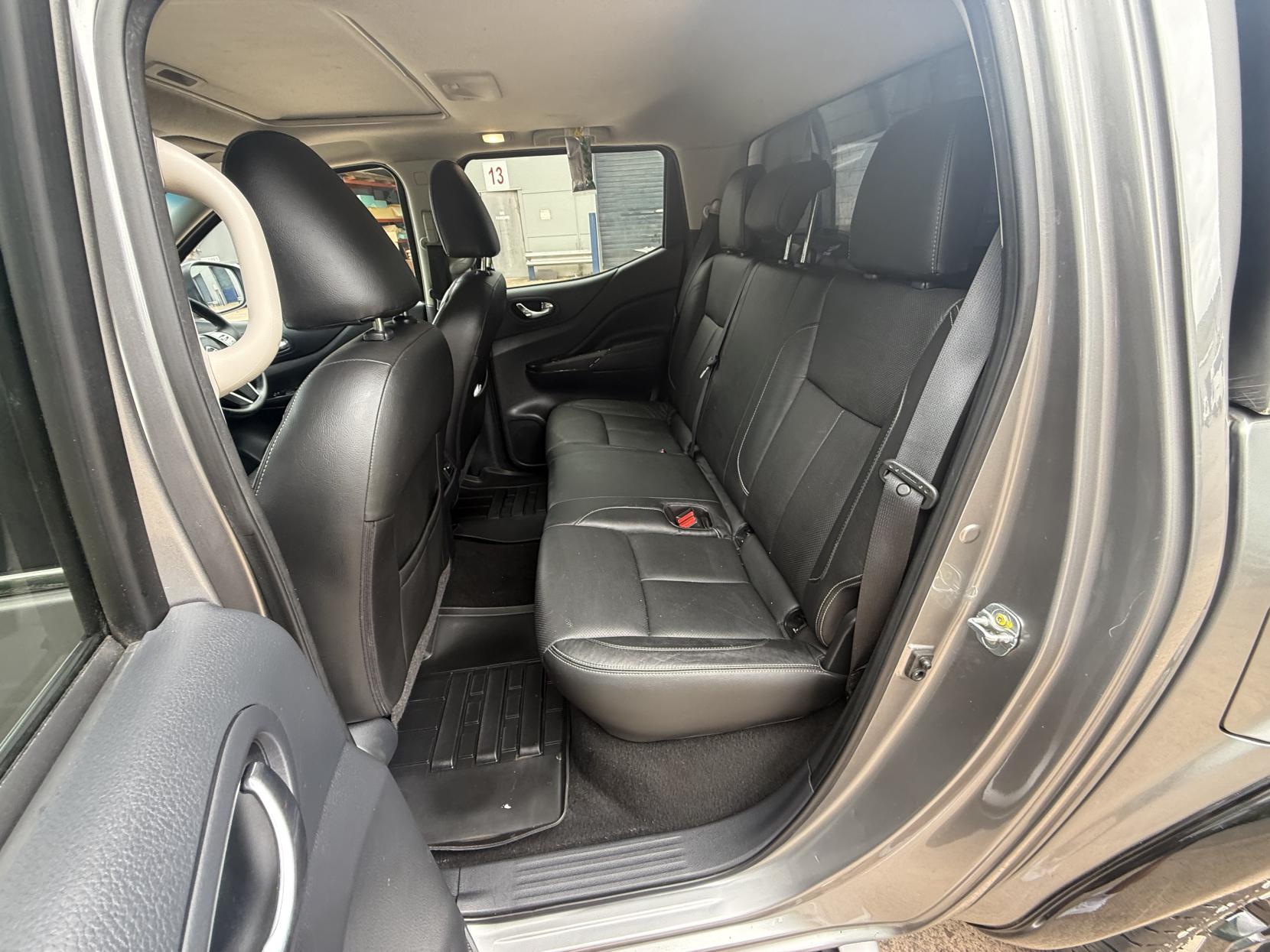 Nissan Navara 2.3 dCi Tekna Pickup Double Cab 4dr Diesel Manual 4WD Euro 6 (s/s) (190 ps)