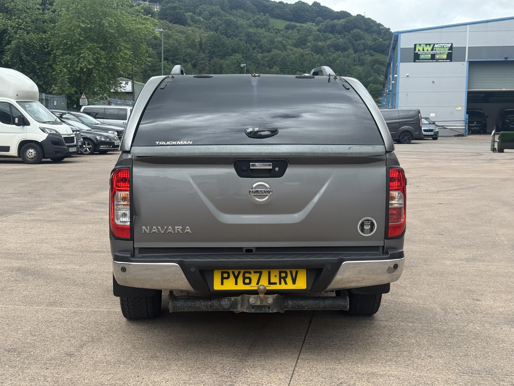 Nissan Navara 2.3 dCi Tekna Pickup Double Cab 4dr Diesel Manual 4WD Euro 6 (s/s) (190 ps)