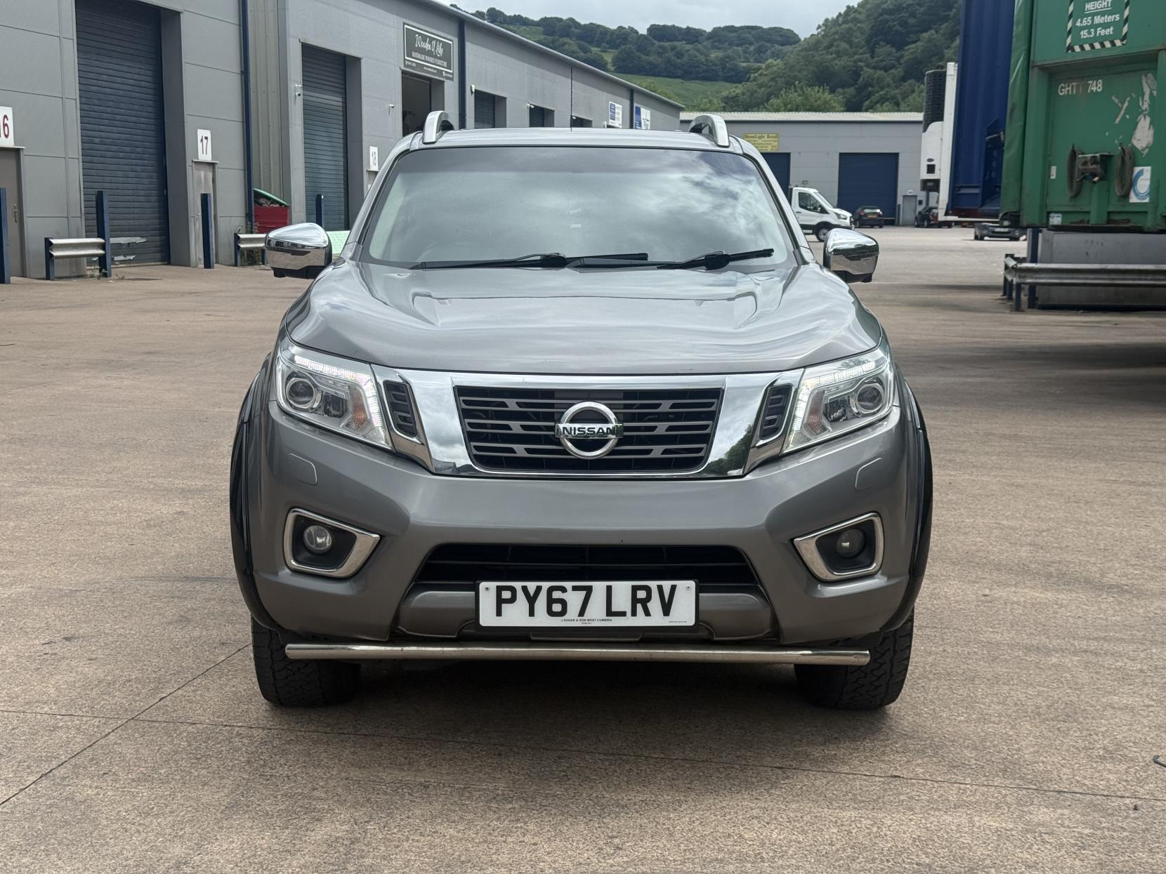 Nissan Navara 2.3 dCi Tekna Pickup Double Cab 4dr Diesel Manual 4WD Euro 6 (s/s) (190 ps)
