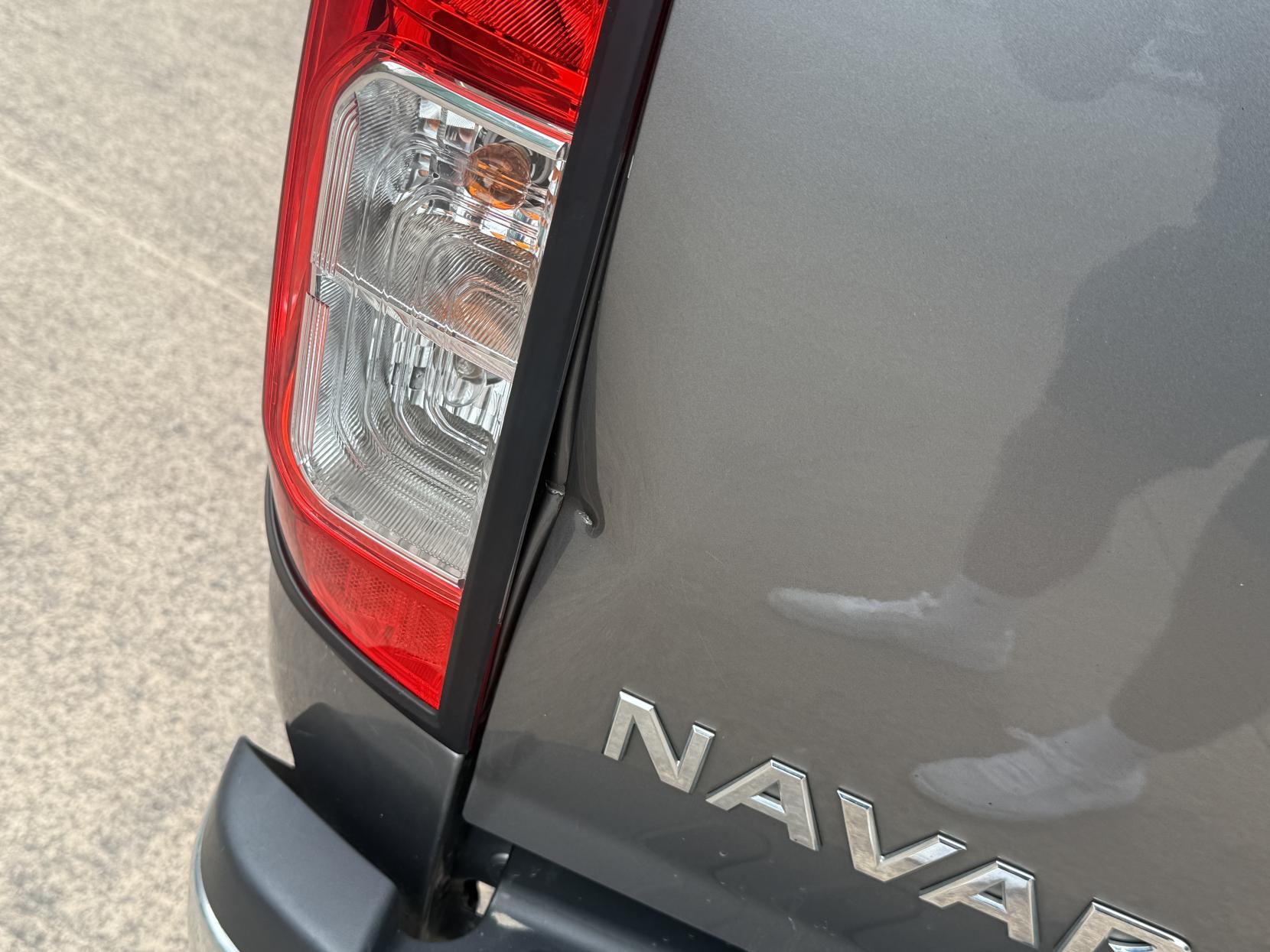 Nissan Navara 2.3 dCi Tekna Pickup Double Cab 4dr Diesel Manual 4WD Euro 6 (s/s) (190 ps)