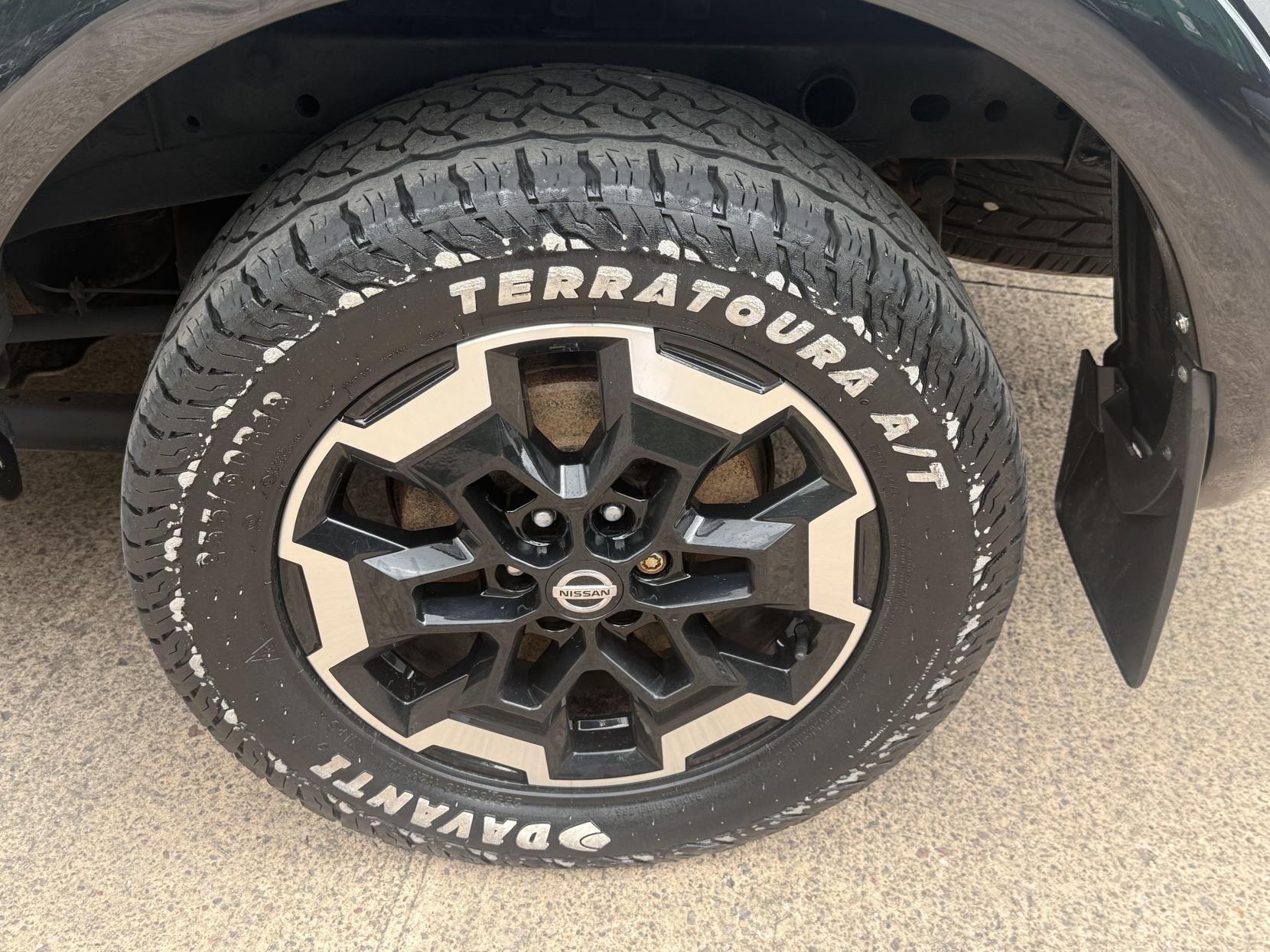 Nissan Navara 2.3 dCi Tekna Pickup Double Cab 4dr Diesel Manual 4WD Euro 6 (s/s) (190 ps)