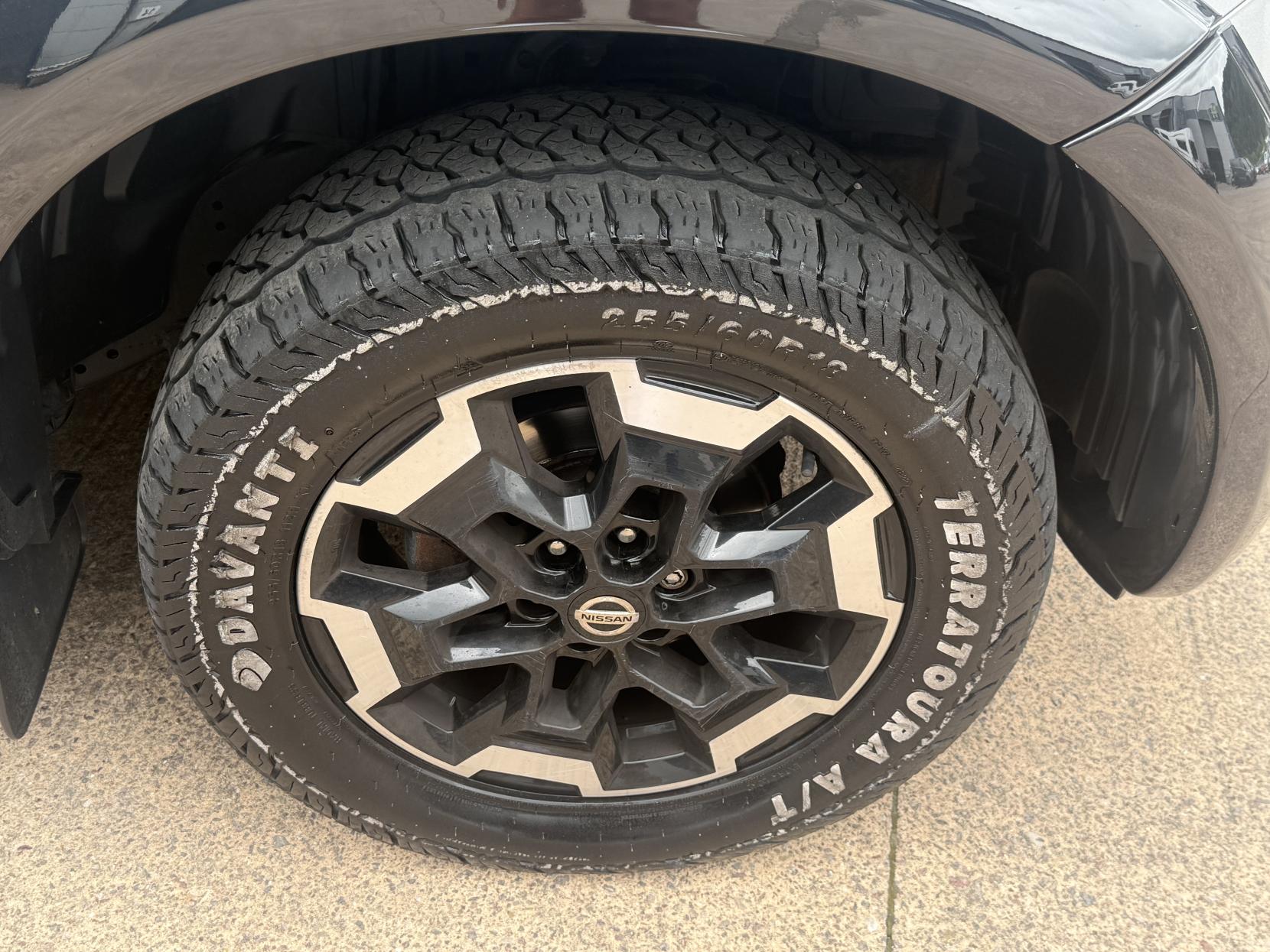 Nissan Navara 2.3 dCi Tekna Pickup Double Cab 4dr Diesel Manual 4WD Euro 6 (s/s) (190 ps)