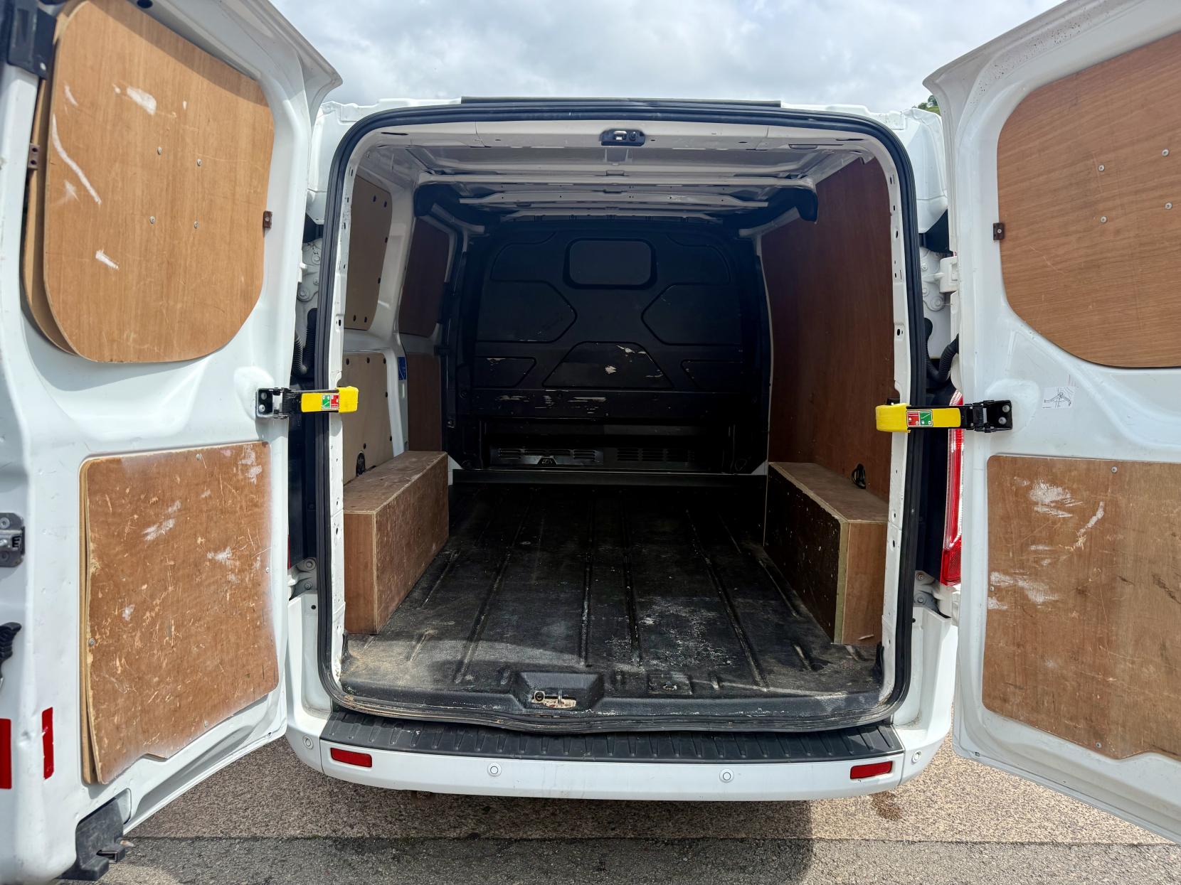 Ford Transit Custom 2.0 TDCi 270 Limited Panel Van 5dr Diesel Manual L1 H1 (163 g/km, 128 bhp)