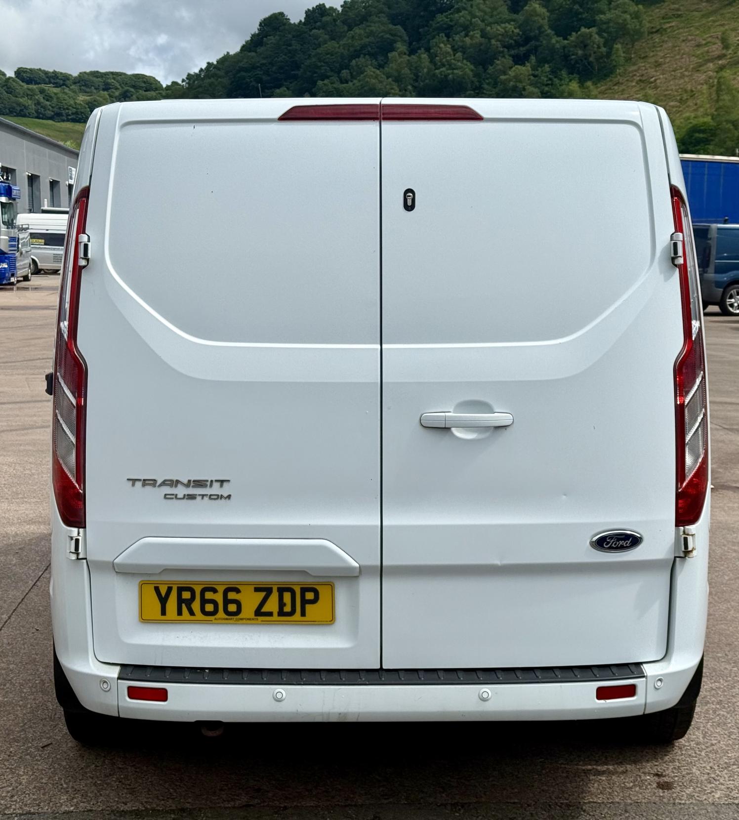 Ford Transit Custom 2.0 TDCi 270 Limited Panel Van 5dr Diesel Manual L1 H1 (163 g/km, 128 bhp)