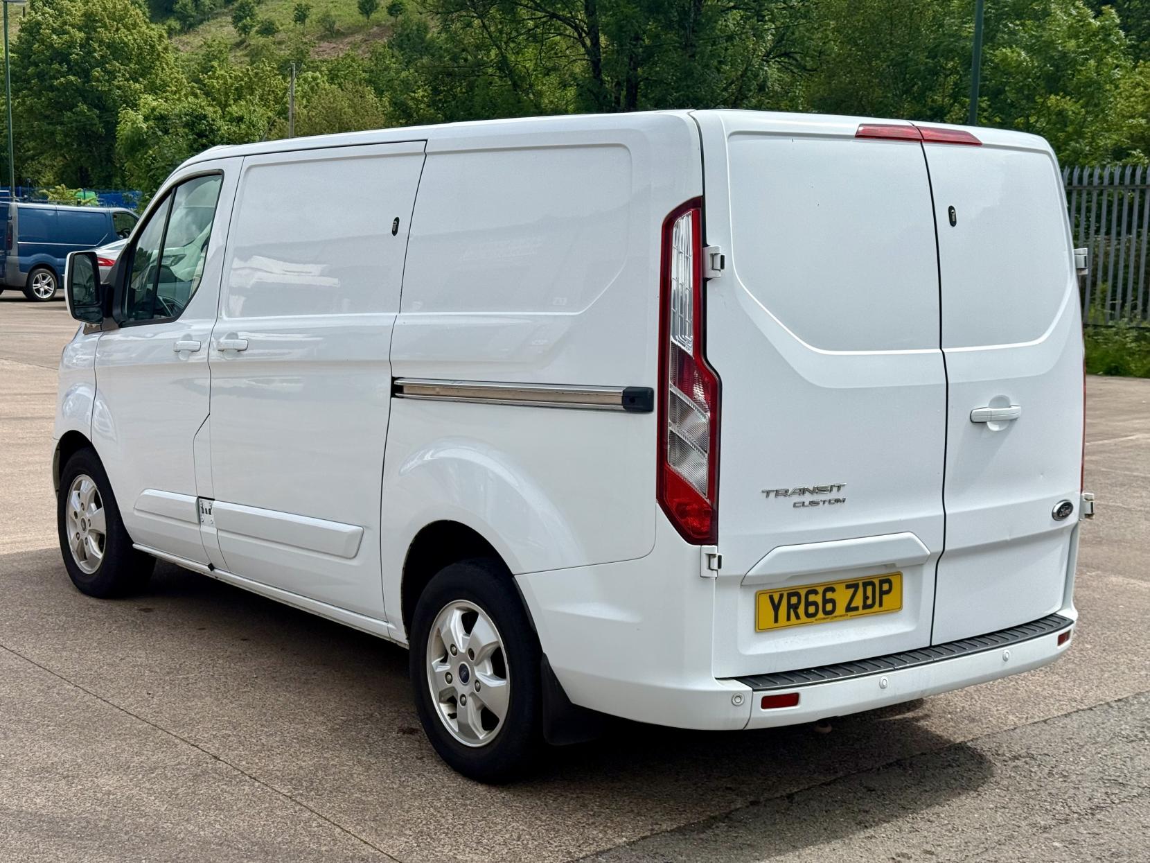 Ford Transit Custom 2.0 TDCi 270 Limited Panel Van 5dr Diesel Manual L1 H1 (163 g/km, 128 bhp)