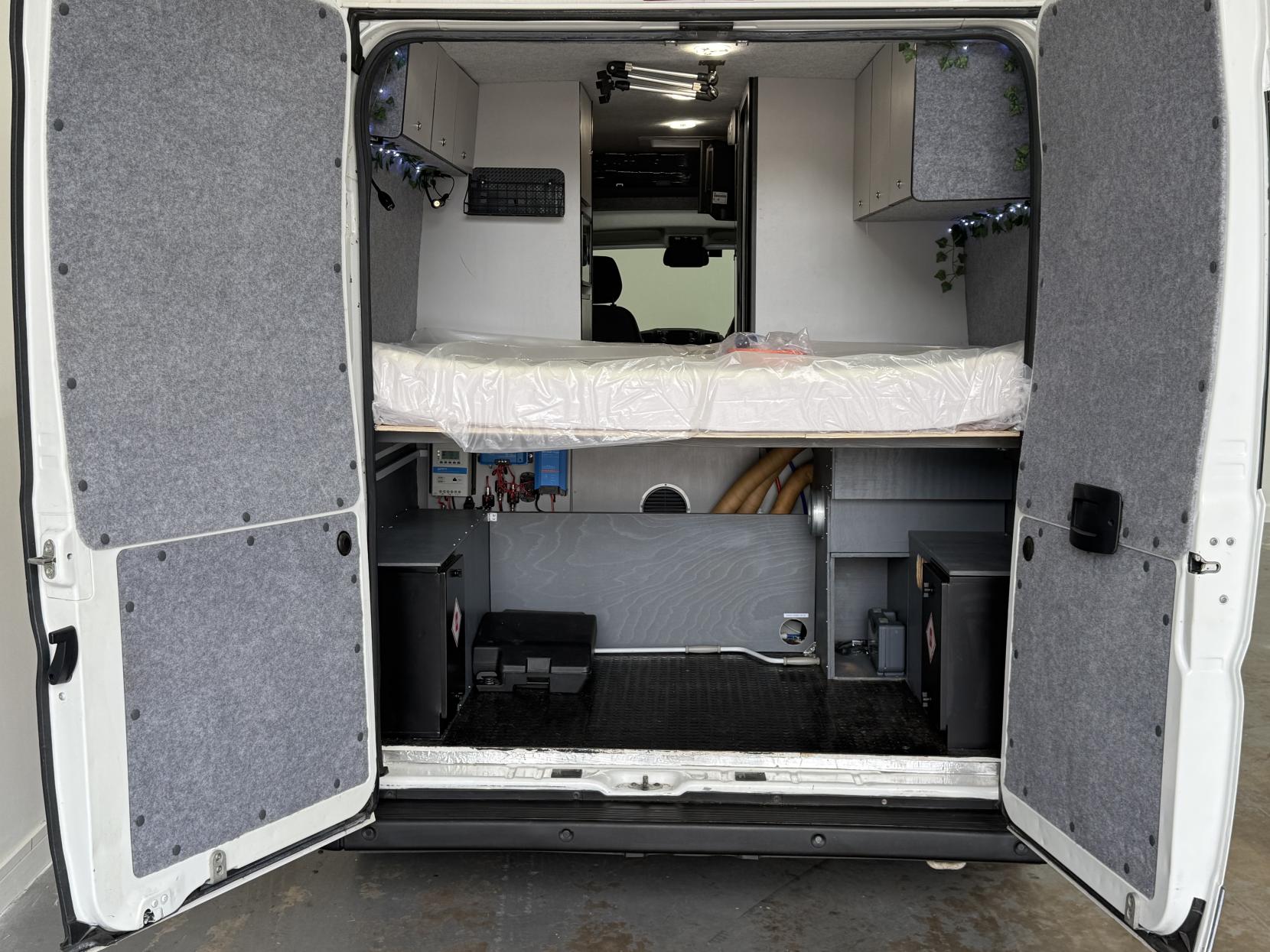 Peugeot Boxer Camper Converted Motorhome 2.2 BlueHDi 335 Professional Camper Van Motorhome Diesel Manual L3 H2 Euro 6 (s/s) (140 ps)