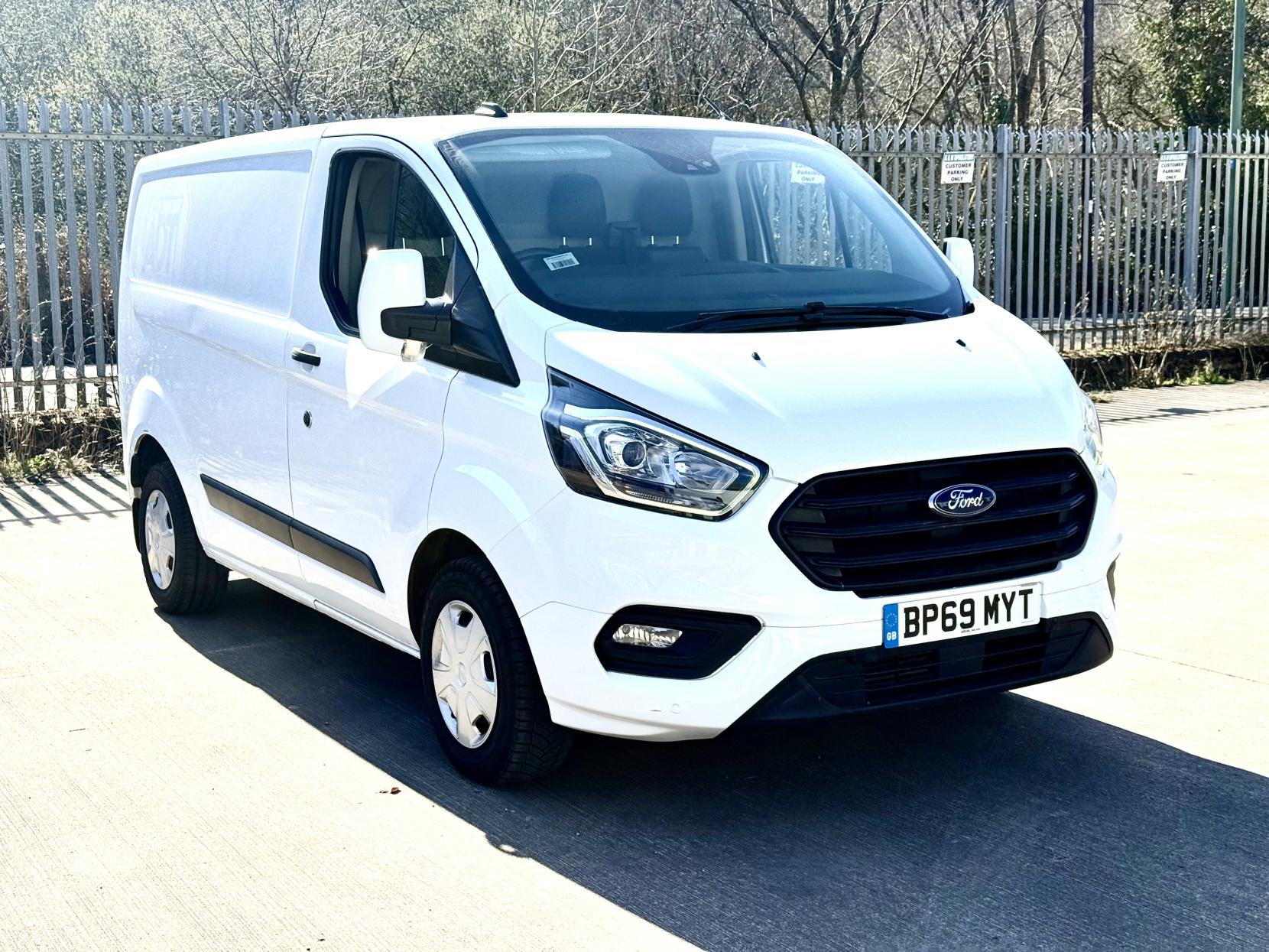 Ford Transit Custom Camper Van Converted Motorhome 2.0 300 EcoBlue Camper Van Manual L1Euro 6 (s/s)