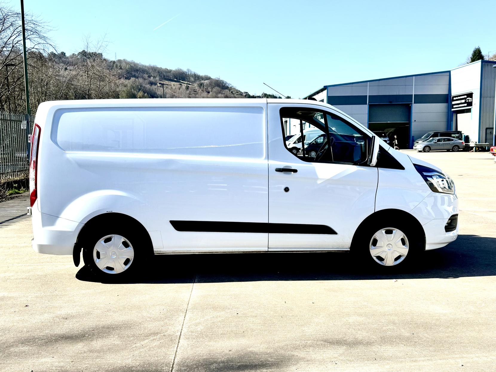 Ford Transit Custom Camper Van Converted Motorhome 2.0 300 EcoBlue Camper Van Manual L1Euro 6 (s/s)