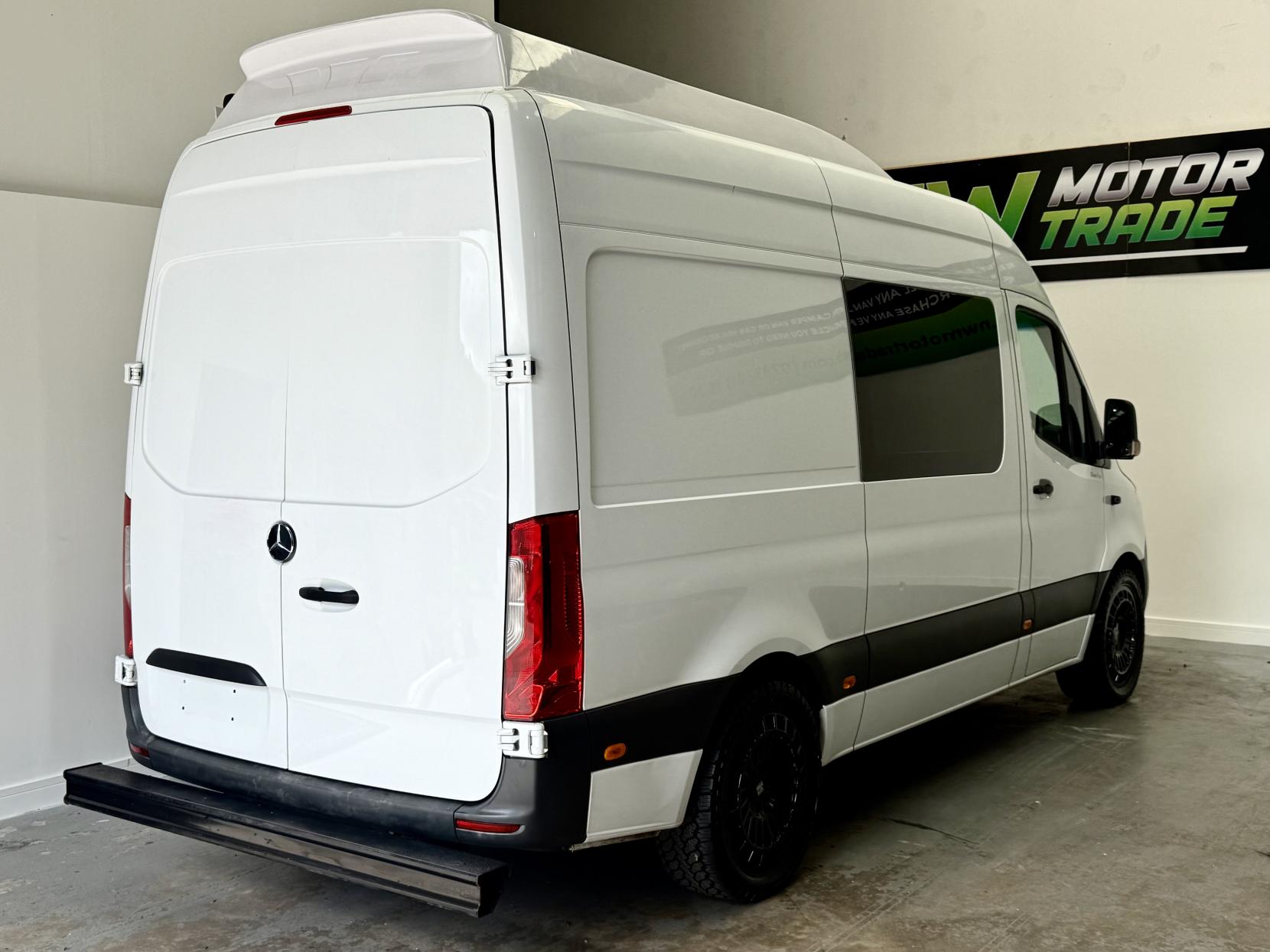 Mercedes-Benz Sprinter Crew Van 6 Seats Race Van Converted Motorhome With Garage 2.1 314 6 Seater Camper Van Race Van Manual RWD L2 H1 Euro 6