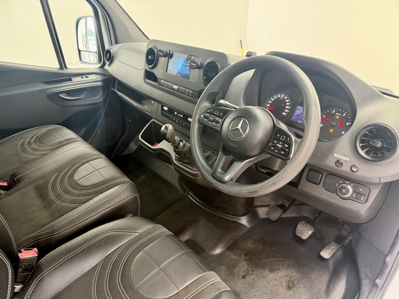 Mercedes-Benz Sprinter Crew Van 6 Seats Race Van Converted Motorhome With Garage 2.1 314 6 Seater Camper Van Race Van Manual RWD L2 H1 Euro 6
