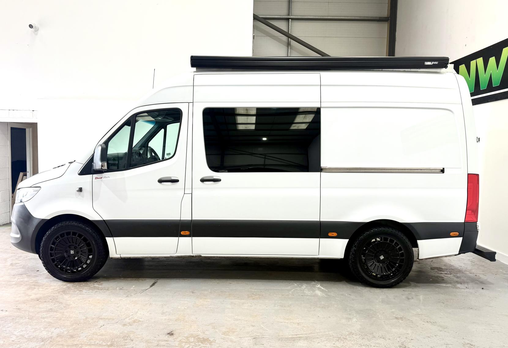 Mercedes-Benz Sprinter Crew Van 6 Seats Race Van Converted Motorhome With Garage 2.1 314 6 Seater Camper Van Race Van Manual RWD L2 H1 Euro 6