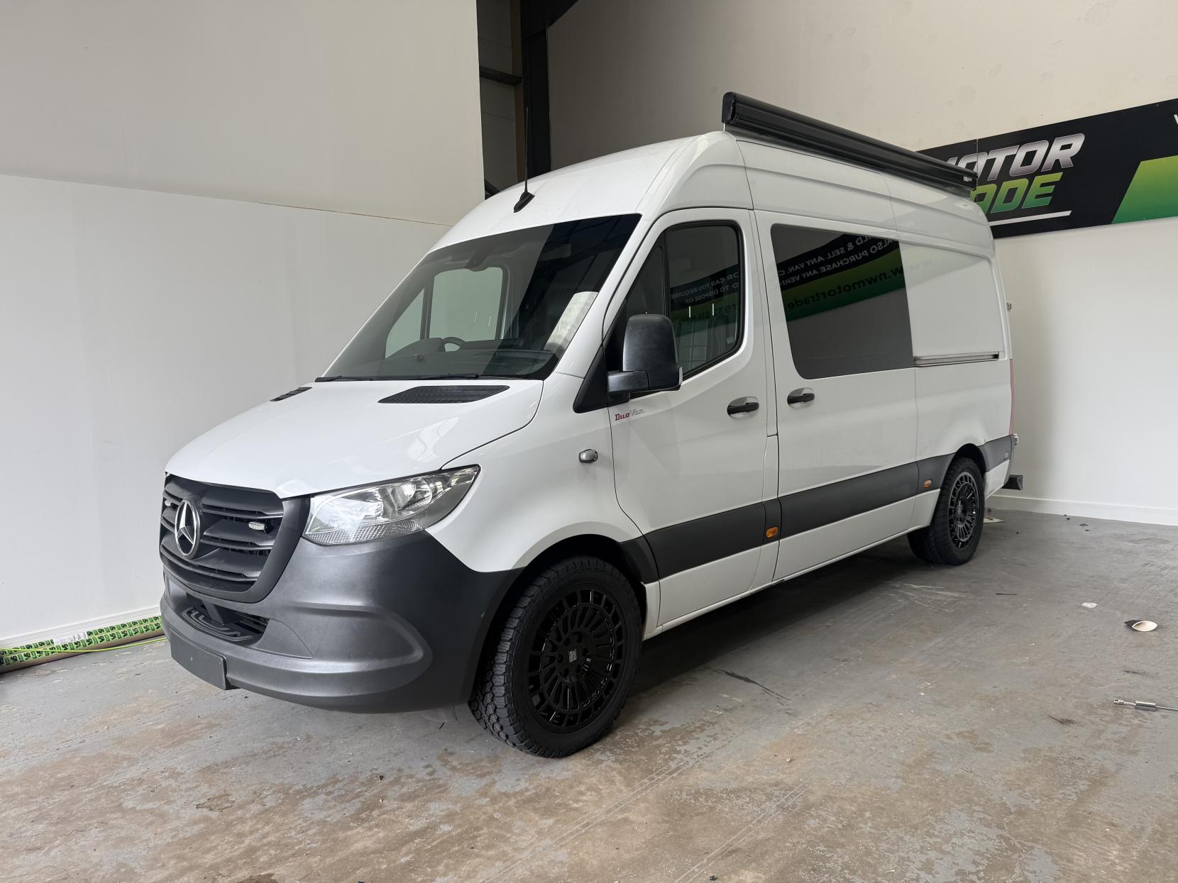 Mercedes-Benz Sprinter Crew Van 6 Seats Race Van Converted Motorhome With Garage 2.1 314 6 Seater Camper Van Race Van Manual RWD L2 H1 Euro 6