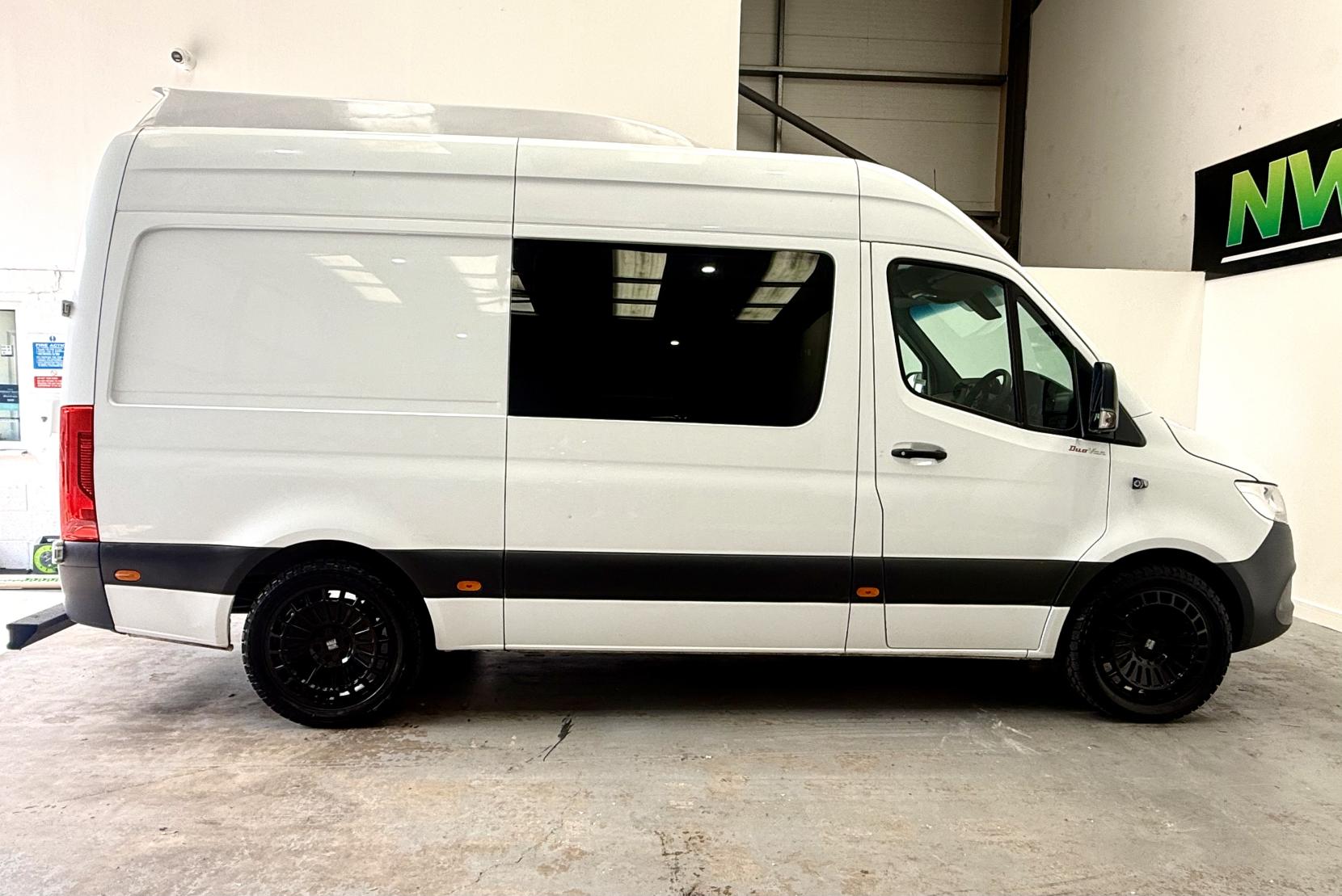 Mercedes-Benz Sprinter Crew Van 6 Seats Race Van Converted Motorhome With Garage 2.1 314 6 Seater Camper Van Race Van Manual RWD L2 H1 Euro 6