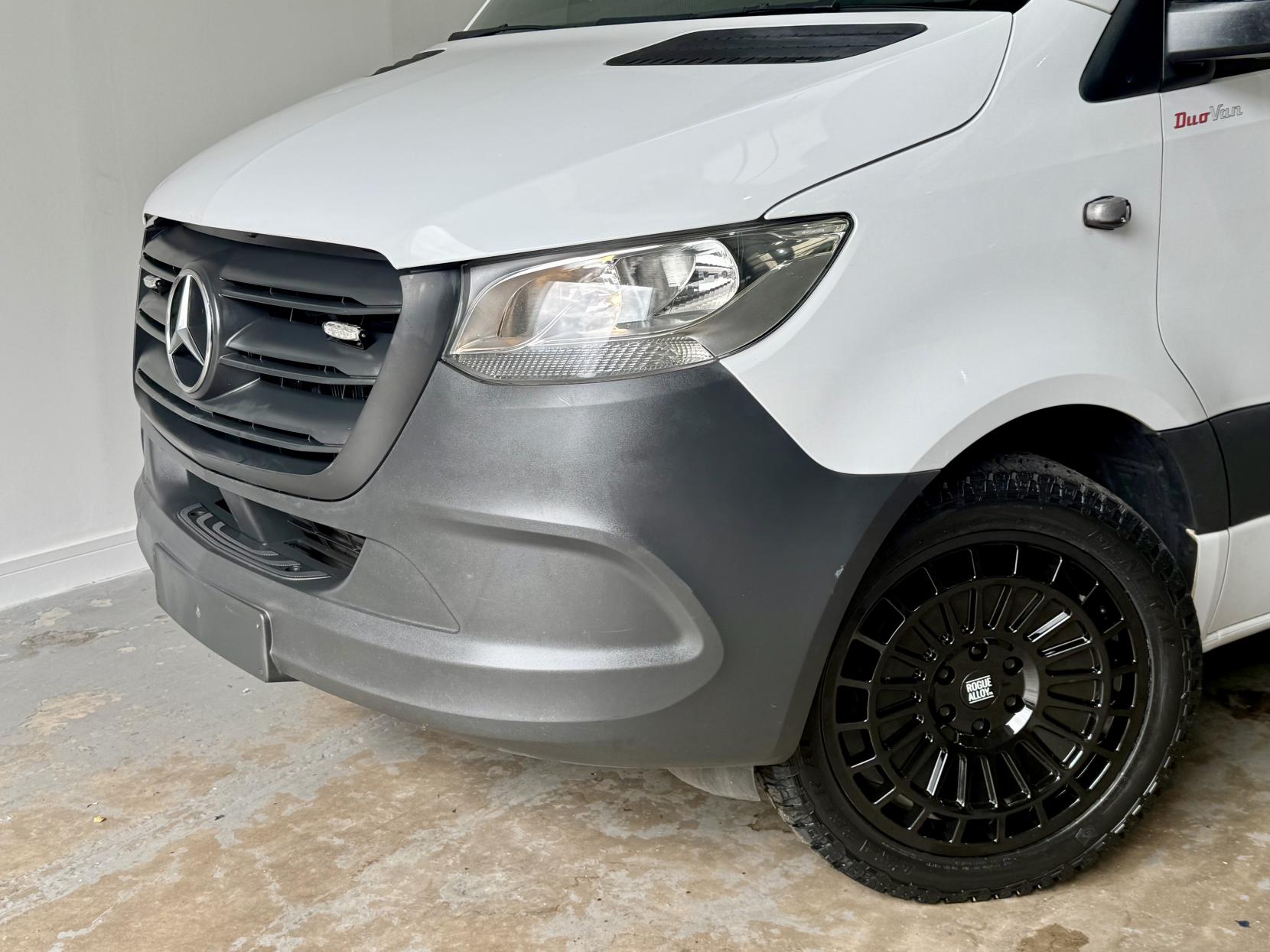 Mercedes-Benz Sprinter Crew Van 6 Seats Race Van Converted Motorhome With Garage 2.1 314 6 Seater Camper Van Race Van Manual RWD L2 H1 Euro 6