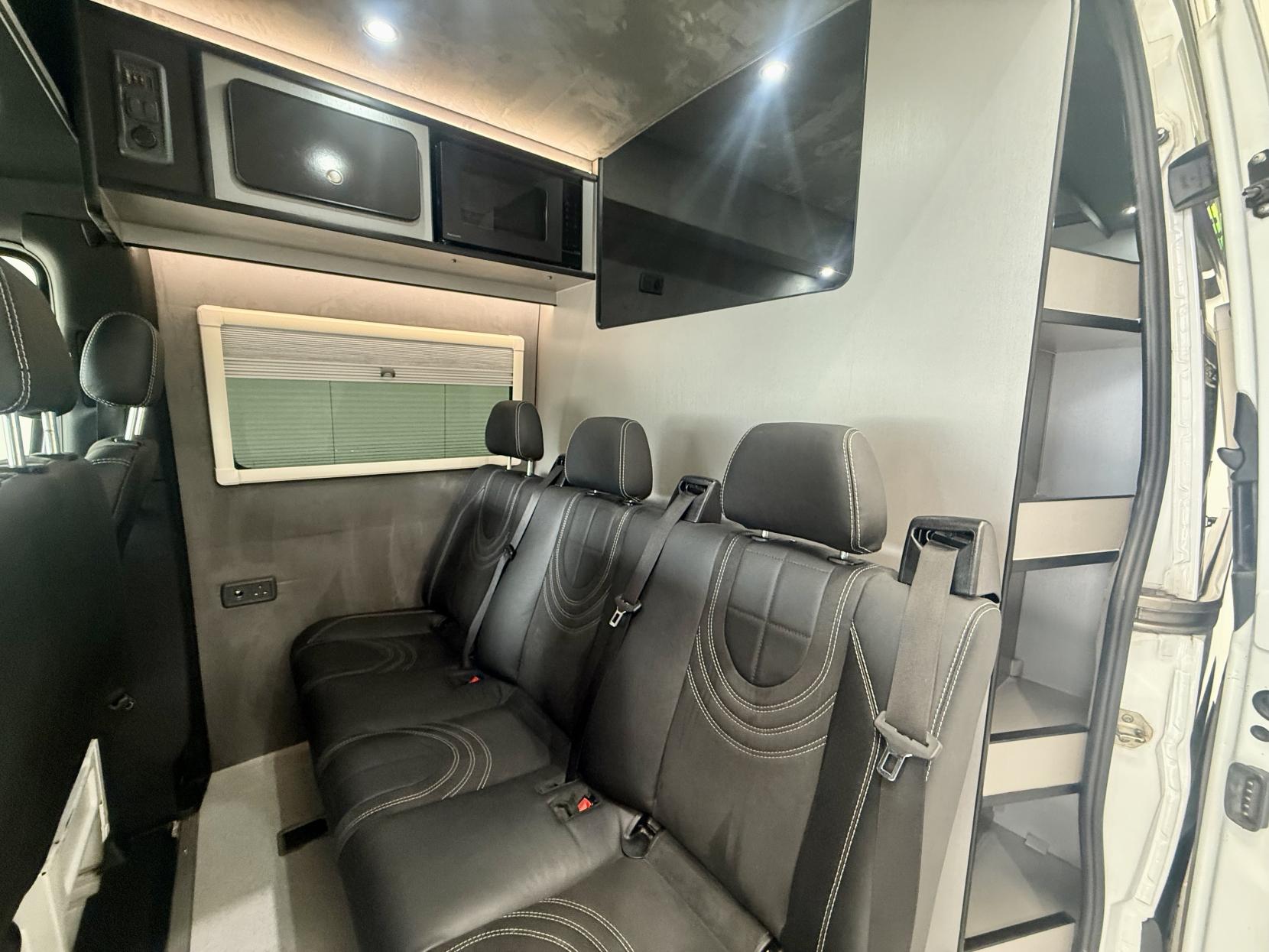 Mercedes-Benz Sprinter Crew Van 6 Seats Race Van Converted Motorhome With Garage 2.1 314 6 Seater Camper Van Race Van Manual RWD L2 H1 Euro 6