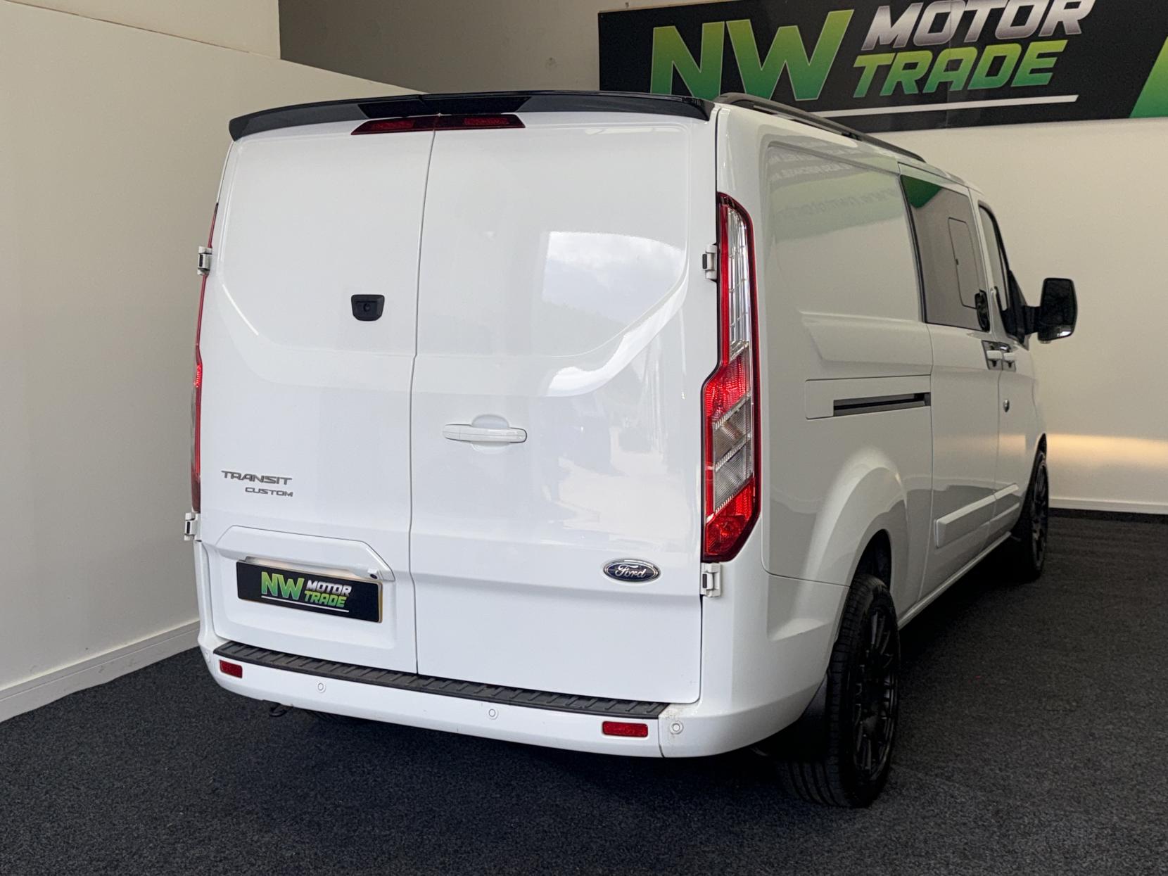 Ford Transit Custom 2.0 320 EcoBlue Limited Crew Van Double Cab 5dr Diesel Auto L2 H1 Euro 6 (130 ps)