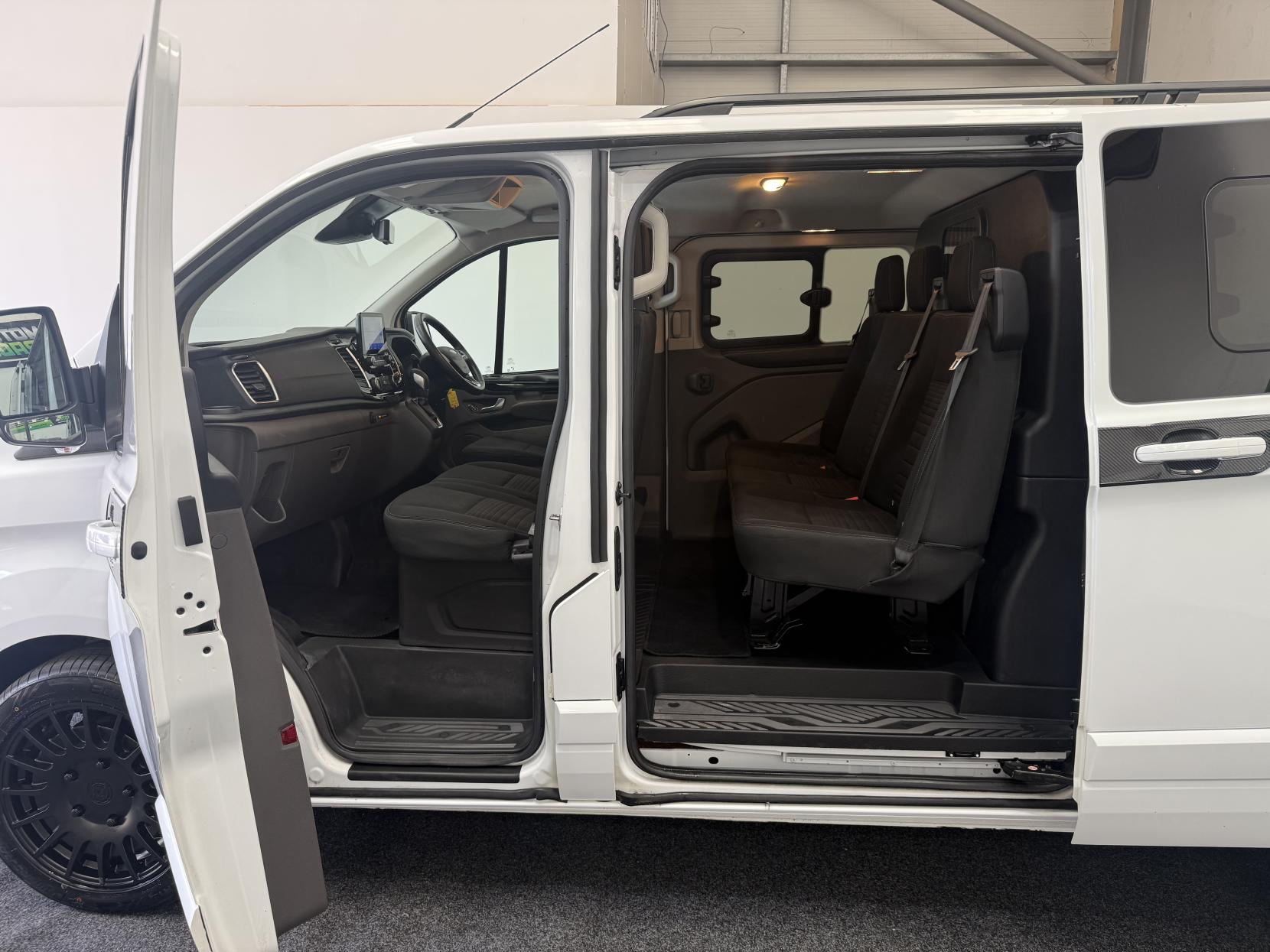 Ford Transit Custom 2.0 320 EcoBlue Limited Crew Van Double Cab 5dr Diesel Auto L2 H1 Euro 6 (130 ps)