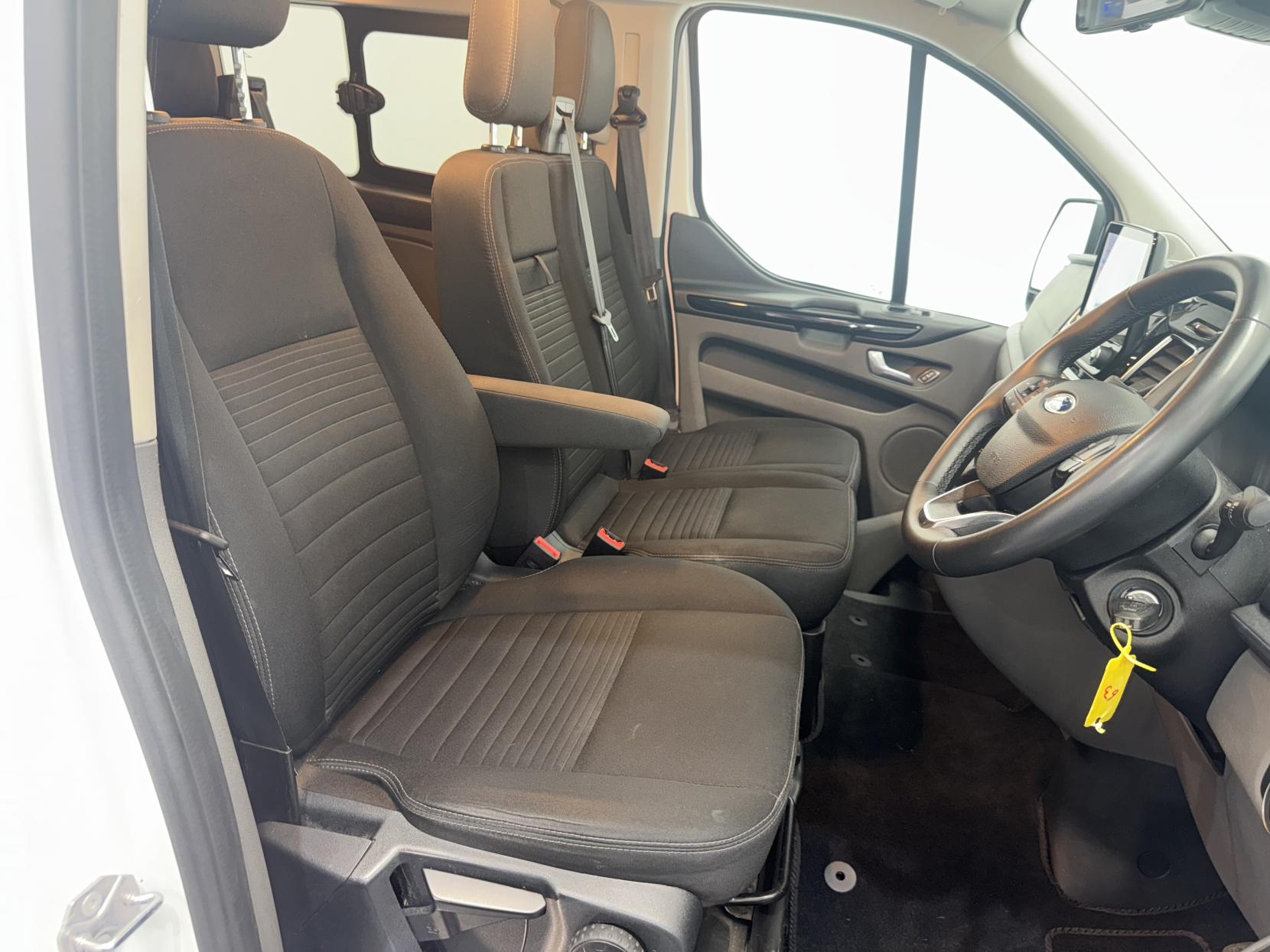 Ford Transit Custom 2.0 320 EcoBlue Limited Crew Van Double Cab 5dr Diesel Auto L2 H1 Euro 6 (130 ps)