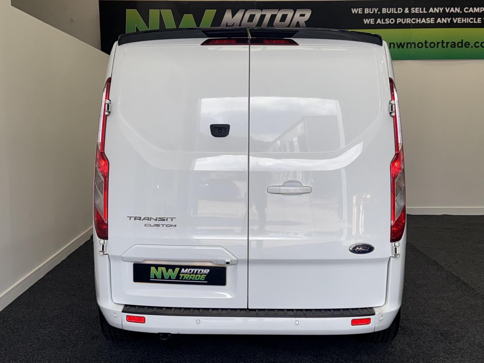 Ford Transit Custom 2.0 320 EcoBlue Limited Crew Van Double Cab 5dr Diesel Auto L2 H1 Euro 6 (130 ps)